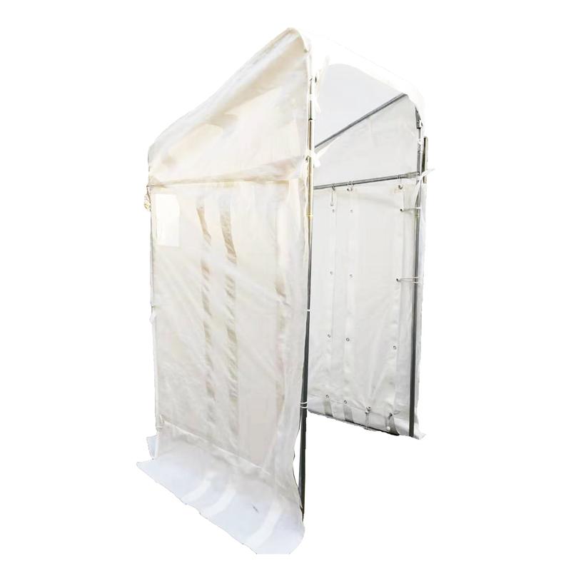 Abri d'entre, 4' x 4' x 7'8''